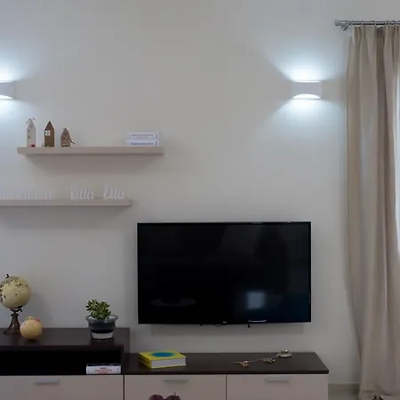 Elia Apartment *